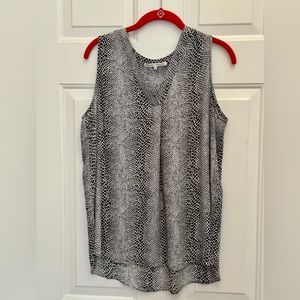 Violet + Claire sleeveless snakeskin printed blouse size L